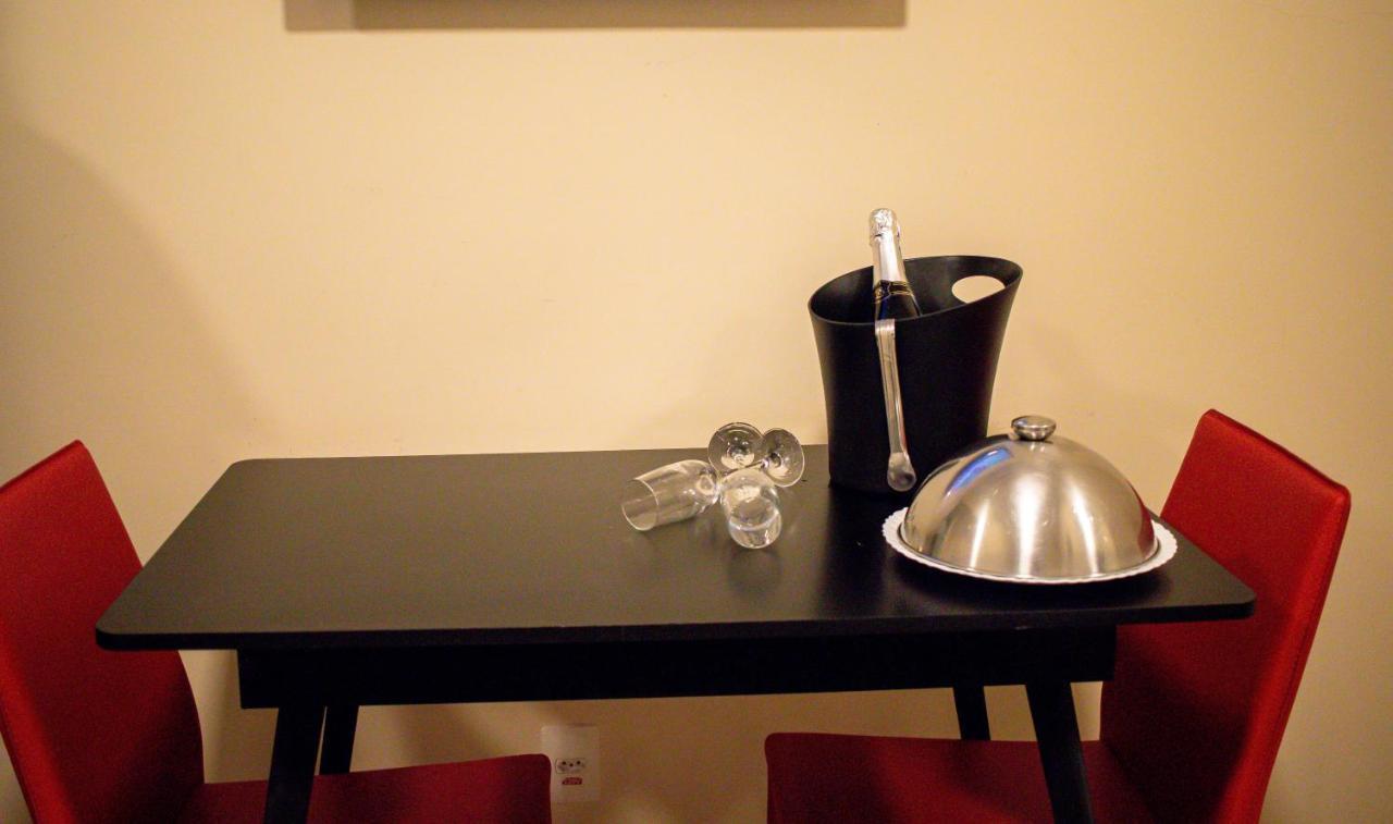 Hotel H2 Congonhas Экстерьер фото A champagne bucket