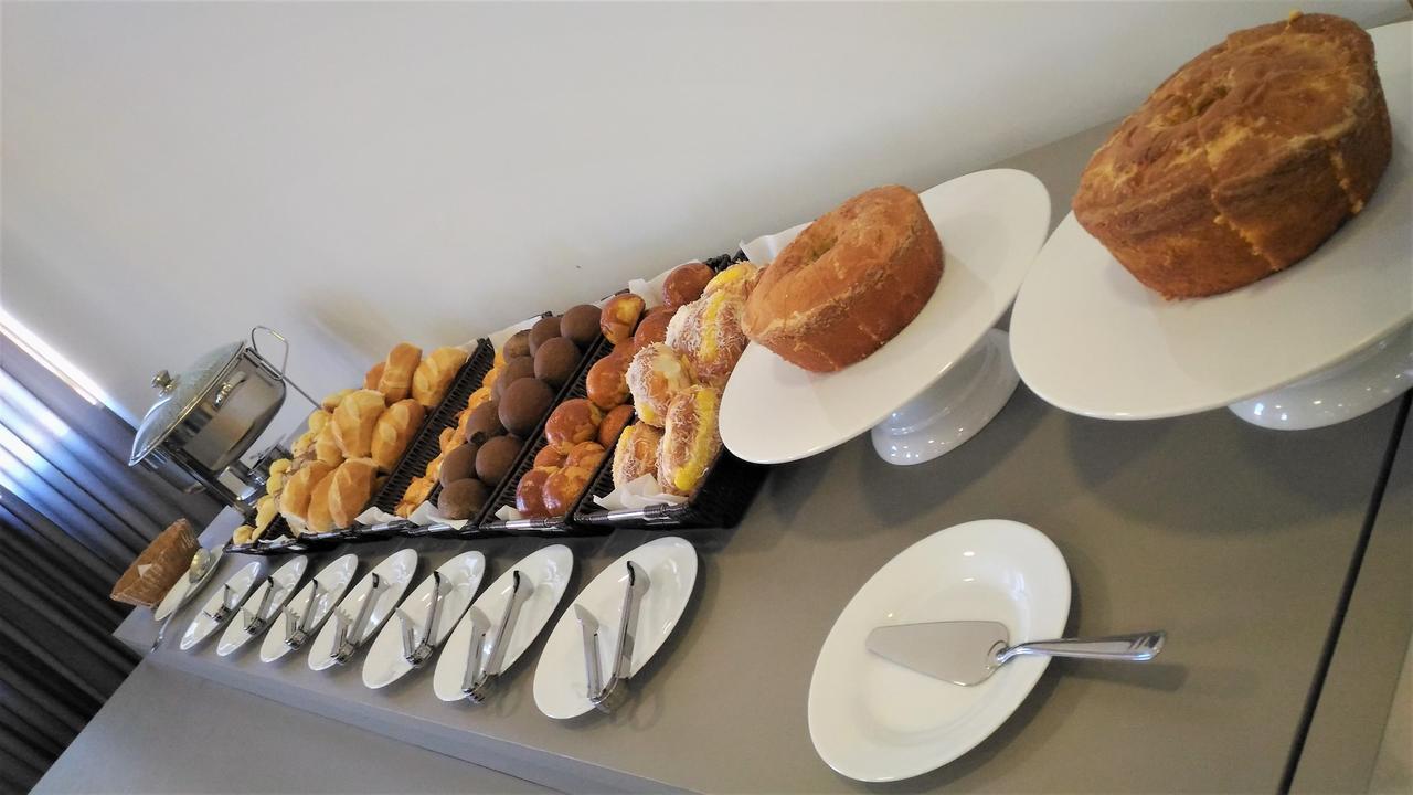 Hotel H2 Congonhas Экстерьер фото A selection of bread and pastries