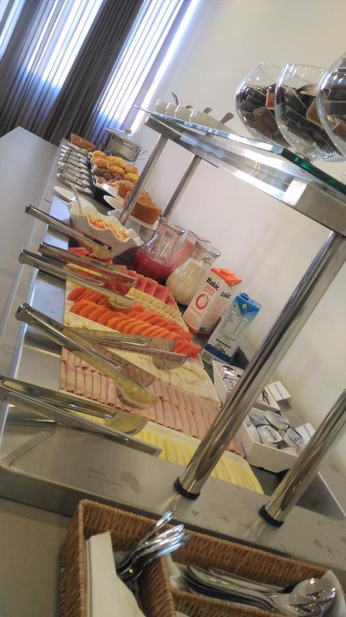 Hotel H2 Congonhas Экстерьер фото A buffet at a hotel